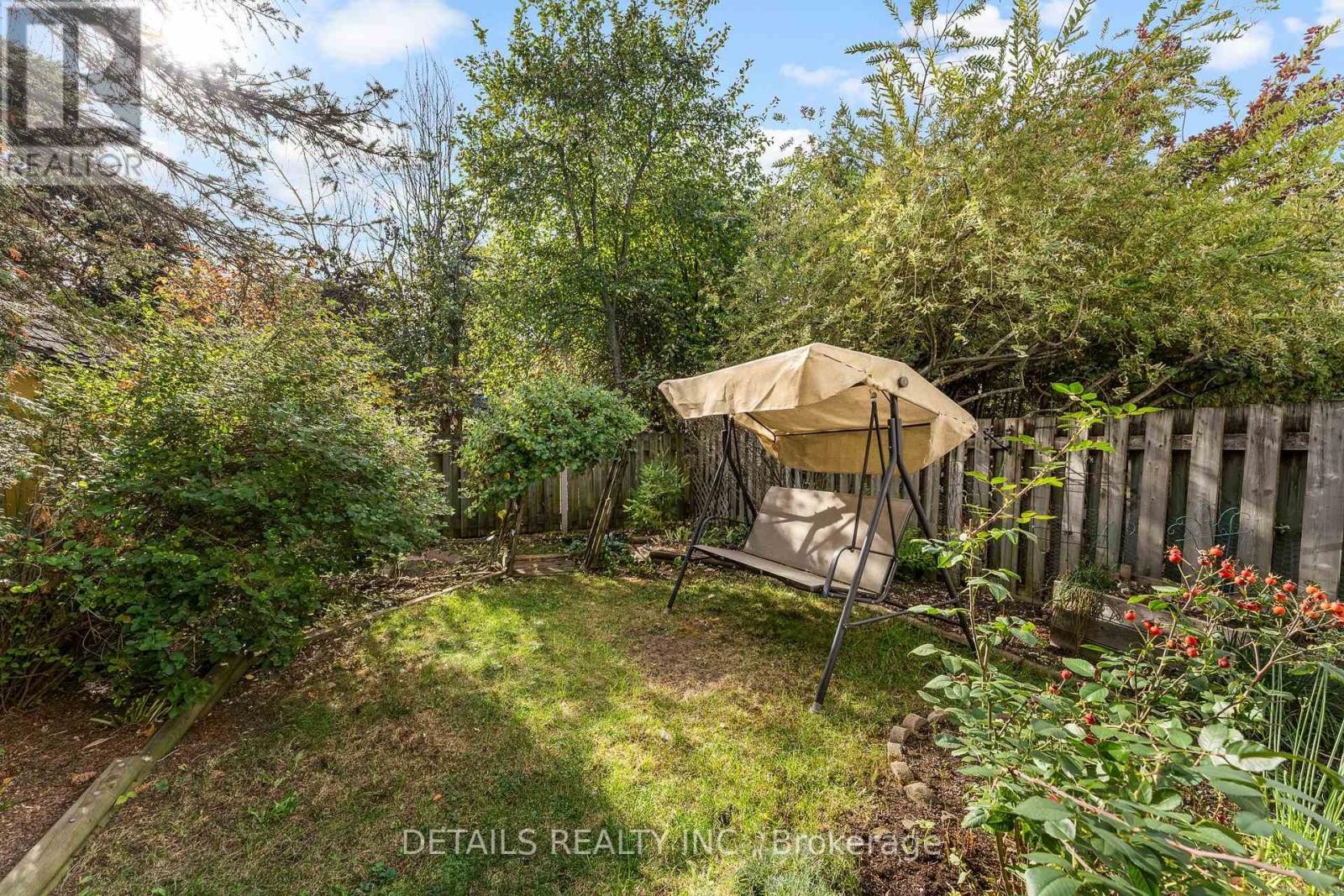 












32 CROWNRIDGE DRIVE

,
Ottawa,




Ontario
K2M2M7

