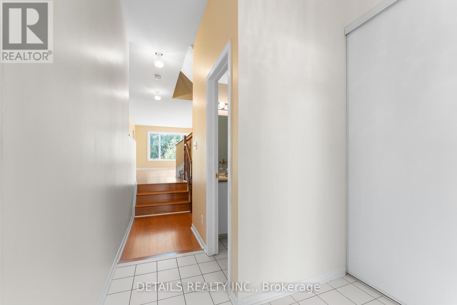 












32 CROWNRIDGE DRIVE

,
Ottawa,




Ontario
K2M2M7

