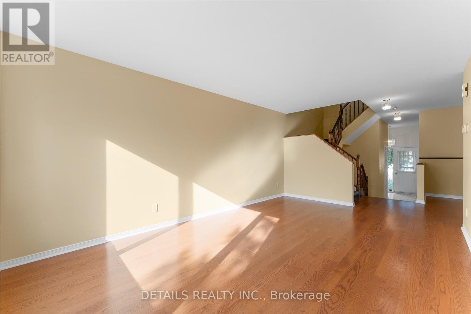 












32 CROWNRIDGE DRIVE

,
Ottawa,




Ontario
K2M2M7

