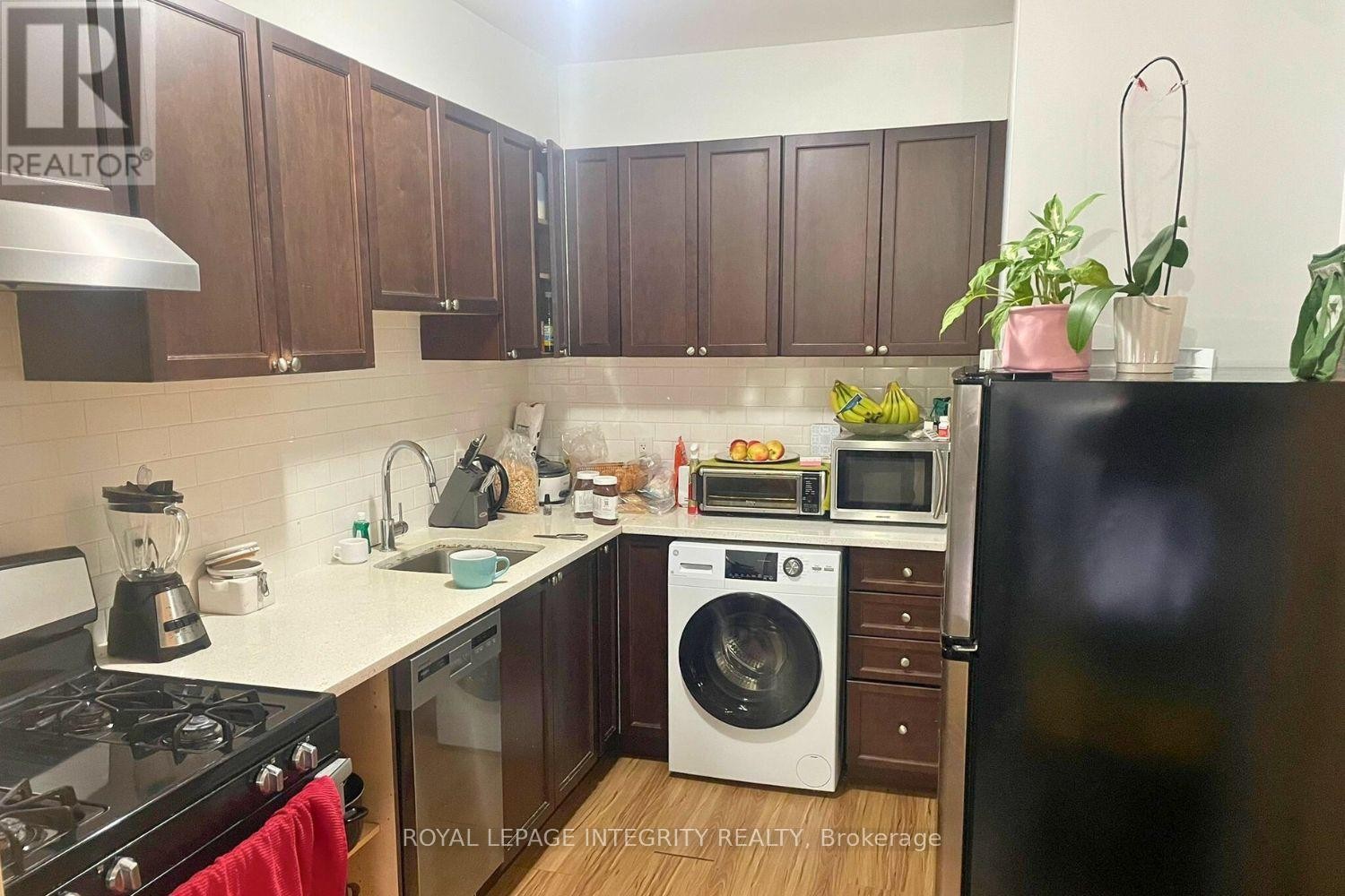 












4 - 220 LEBRETON STREET N

,
Ottawa,




Ontario
K1R7J1

