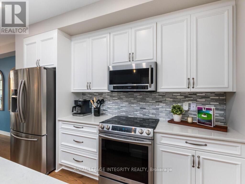 












633 CARTOGRAPHE STREET

,
Ottawa,




Ontario
K4A1B6

