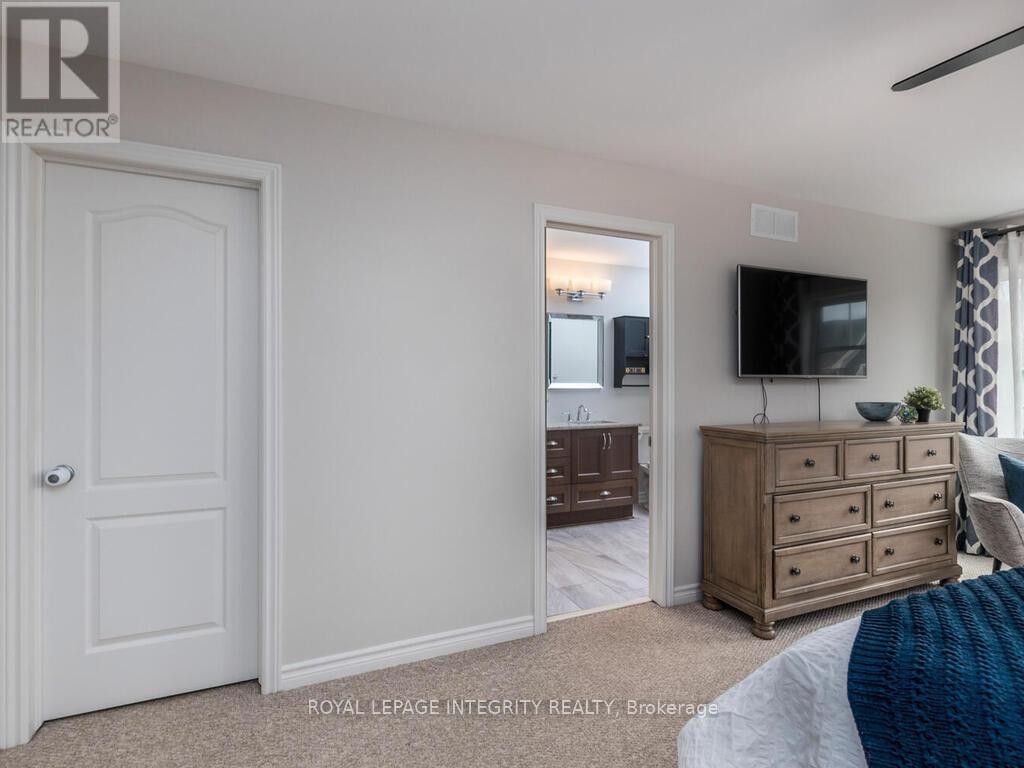 












633 CARTOGRAPHE STREET

,
Ottawa,




Ontario
K4A1B6

