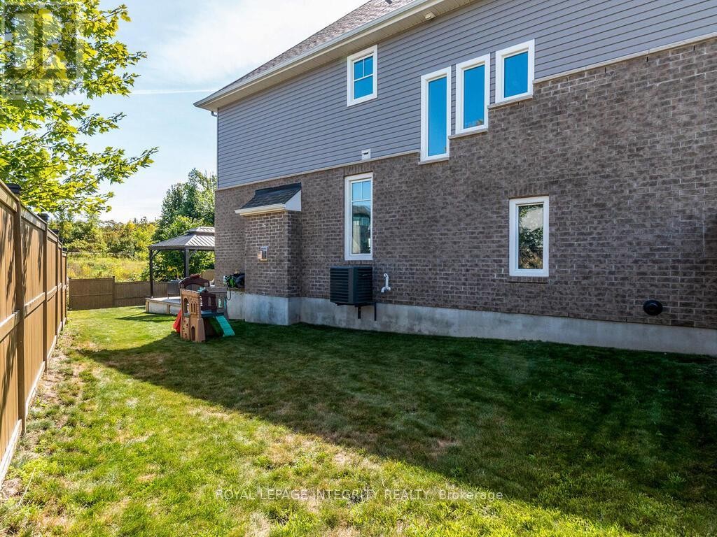 












633 CARTOGRAPHE STREET

,
Ottawa,




Ontario
K4A1B6

