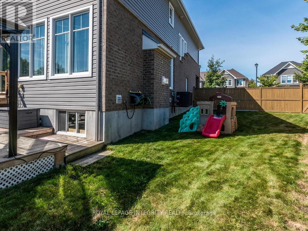 












633 CARTOGRAPHE STREET

,
Ottawa,




Ontario
K4A1B6

