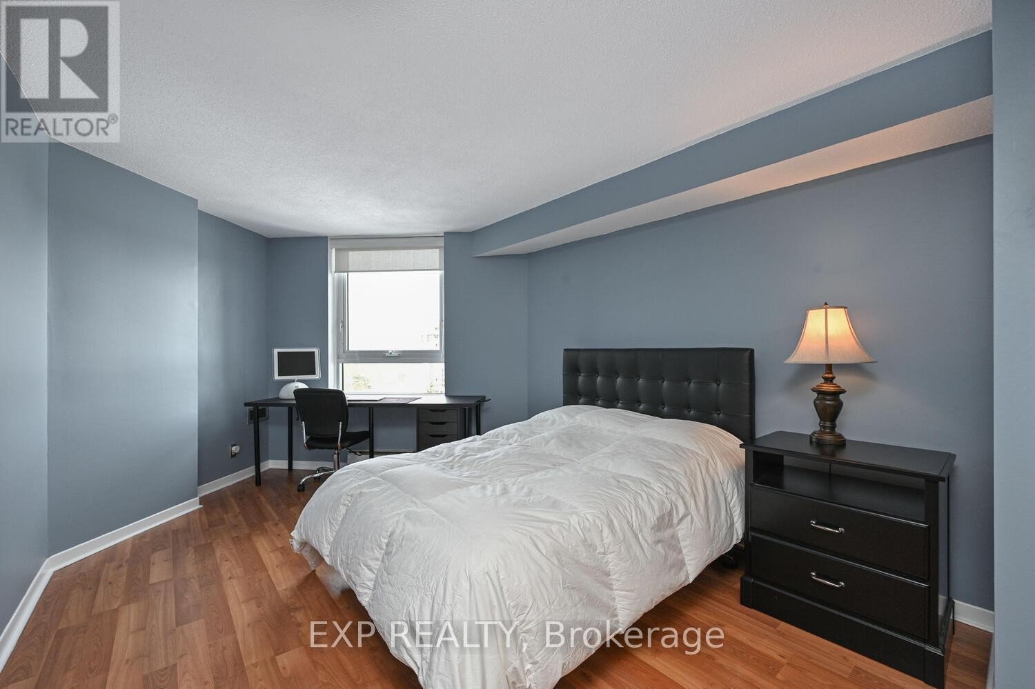 












912 - 80 SANDCASTLE DRIVE

,
Ottawa,




Ontario
K2H9E7

