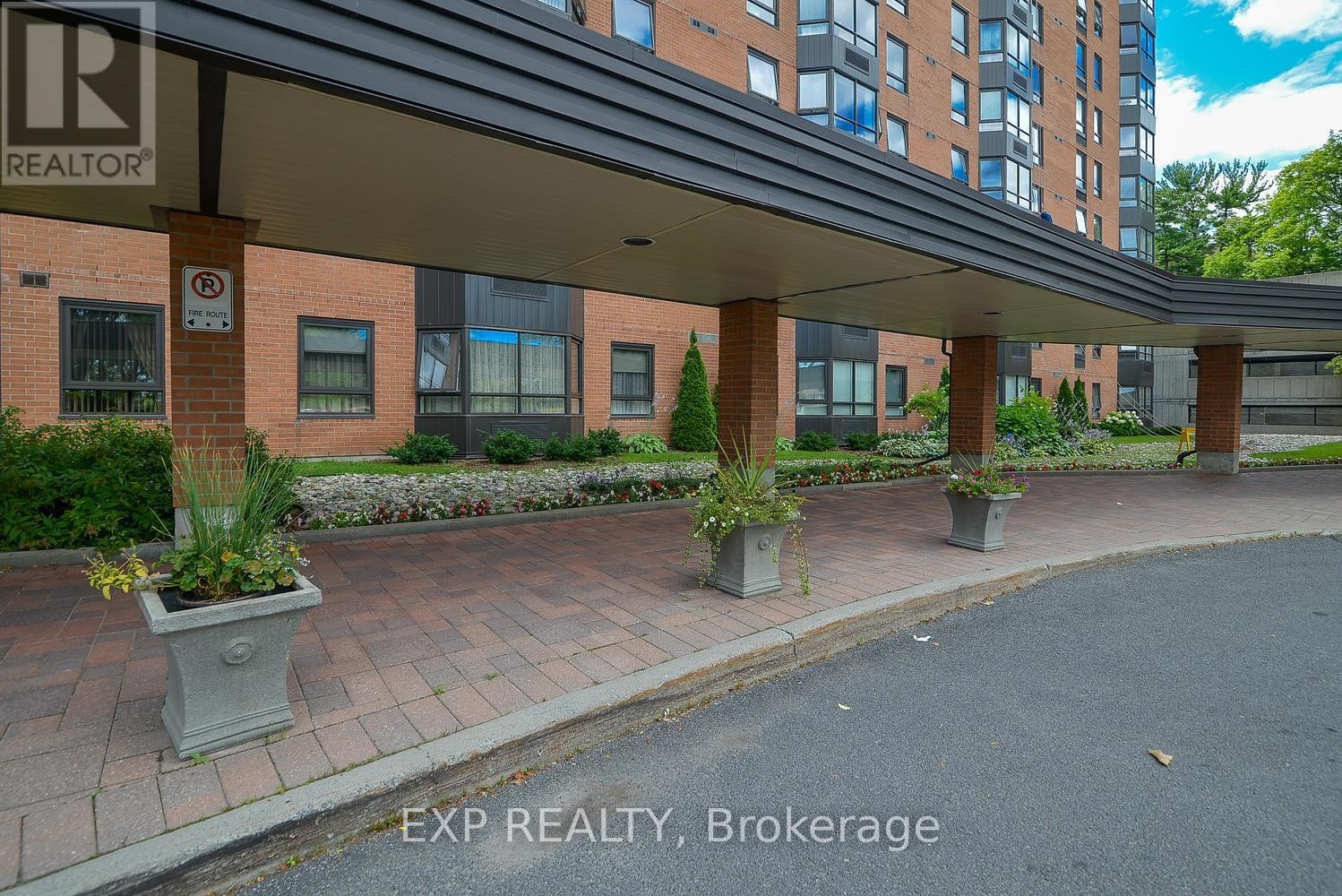 












912 - 80 SANDCASTLE DRIVE

,
Ottawa,




Ontario
K2H9E7

