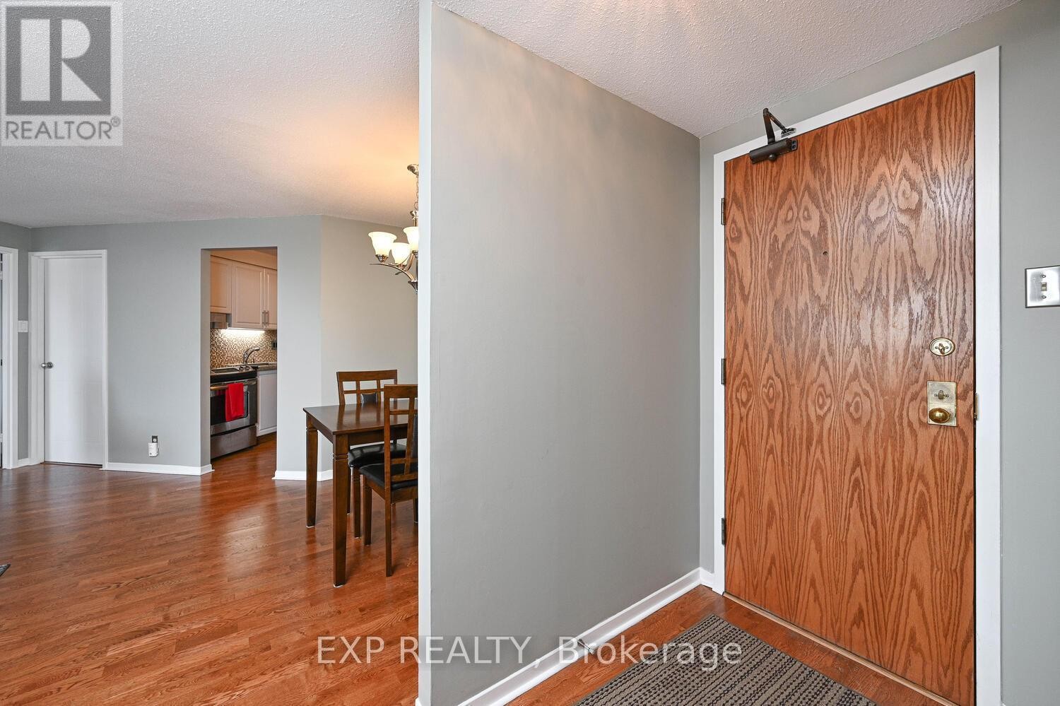 












912 - 80 SANDCASTLE DRIVE

,
Ottawa,




Ontario
K2H9E7


