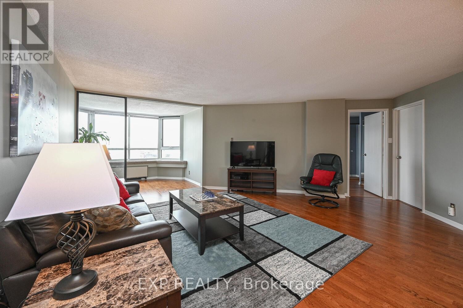 












912 - 80 SANDCASTLE DRIVE

,
Ottawa,




Ontario
K2H9E7

