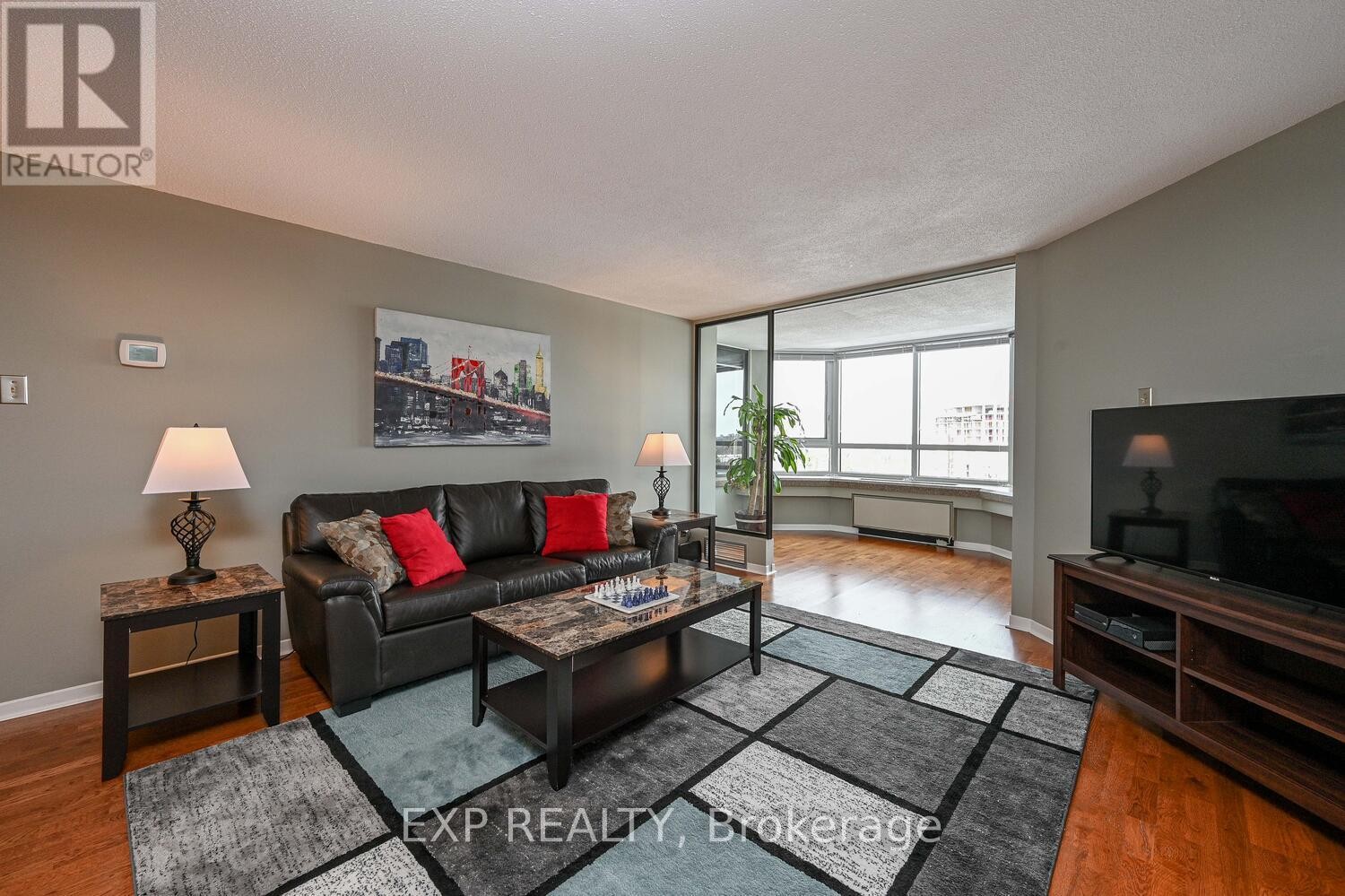 












912 - 80 SANDCASTLE DRIVE

,
Ottawa,




Ontario
K2H9E7

