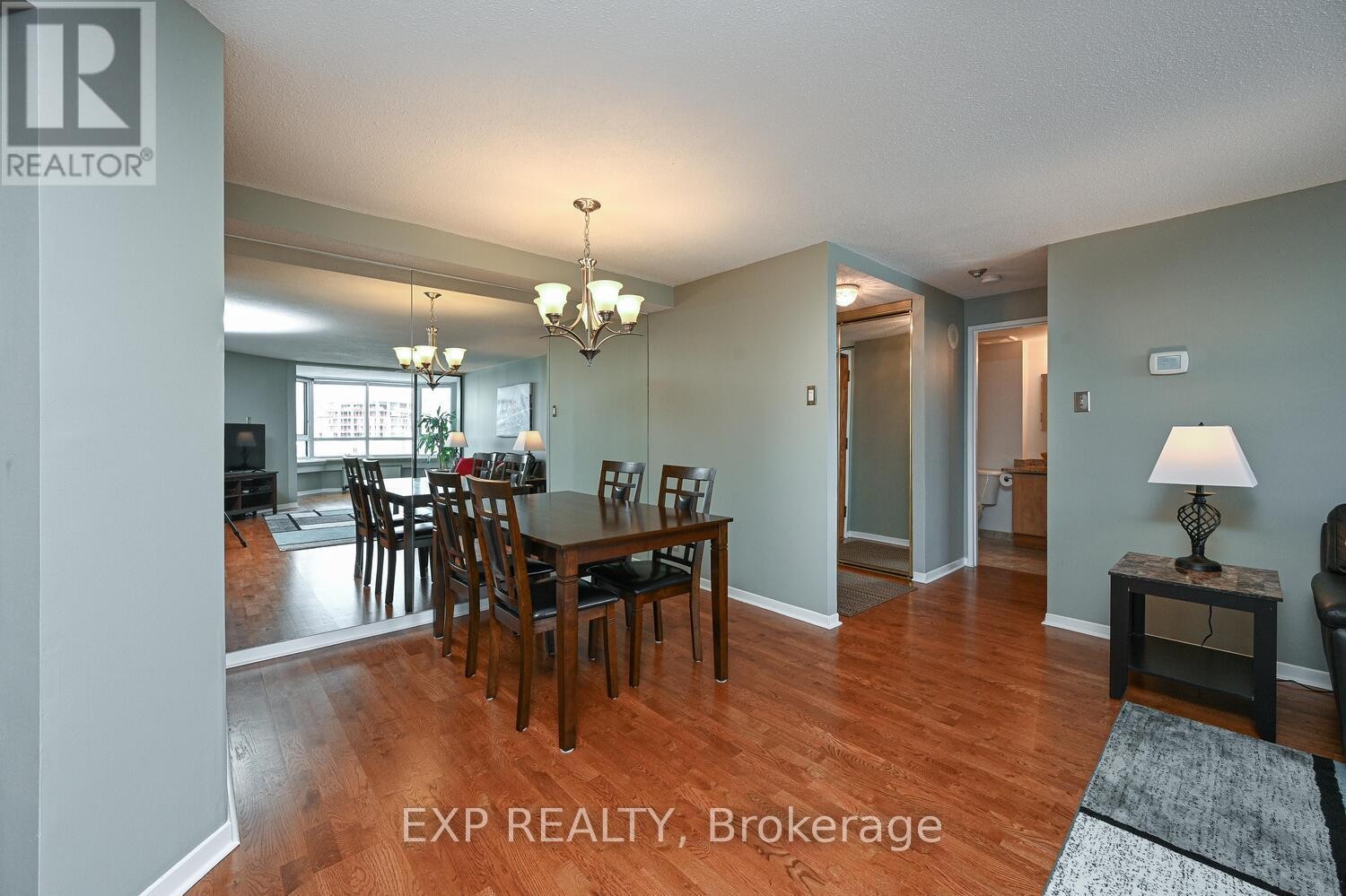 












912 - 80 SANDCASTLE DRIVE

,
Ottawa,




Ontario
K2H9E7

