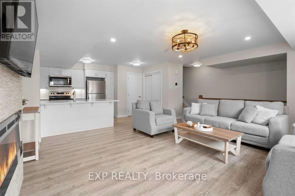 












304 LAPLAND PRIVATE

,
Ottawa,




Ontario
K2V0S2

