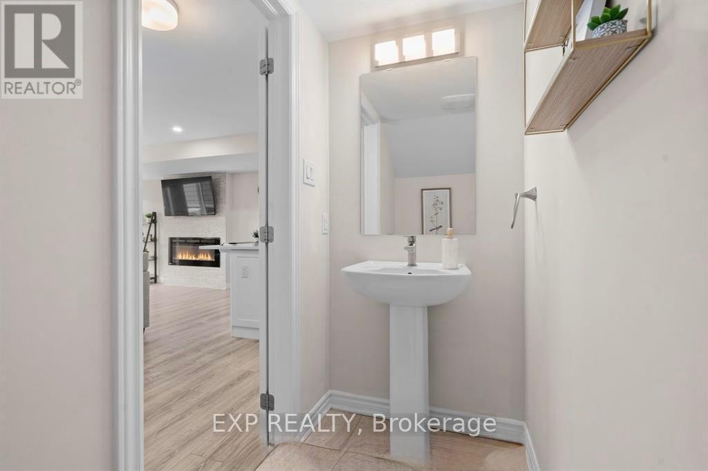 












304 LAPLAND PRIVATE

,
Ottawa,




Ontario
K2V0S2

