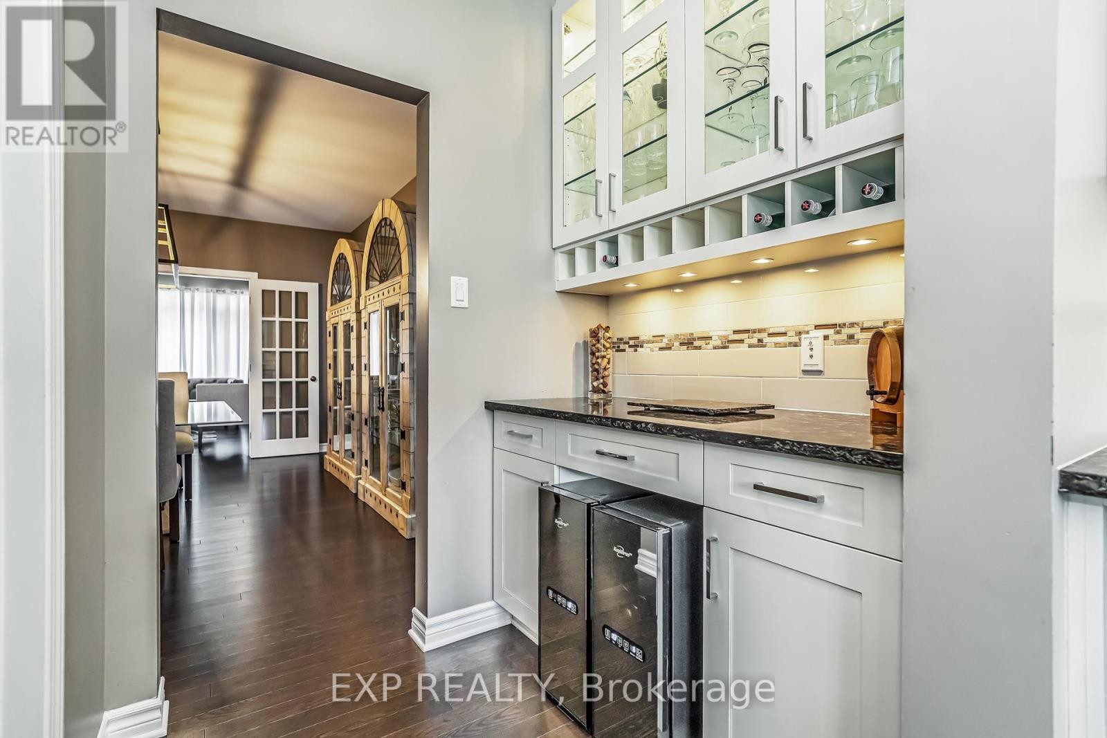 












327 DUNLIN RIDGE

,
Ottawa,




Ontario
K2J0E3

