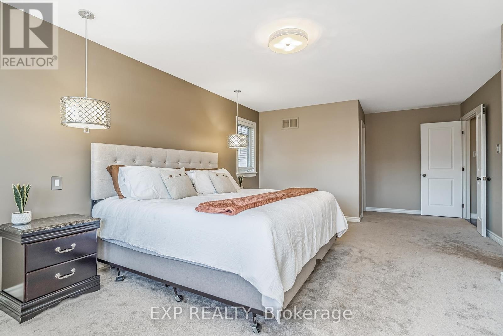 












327 DUNLIN RIDGE

,
Ottawa,




Ontario
K2J0E3


