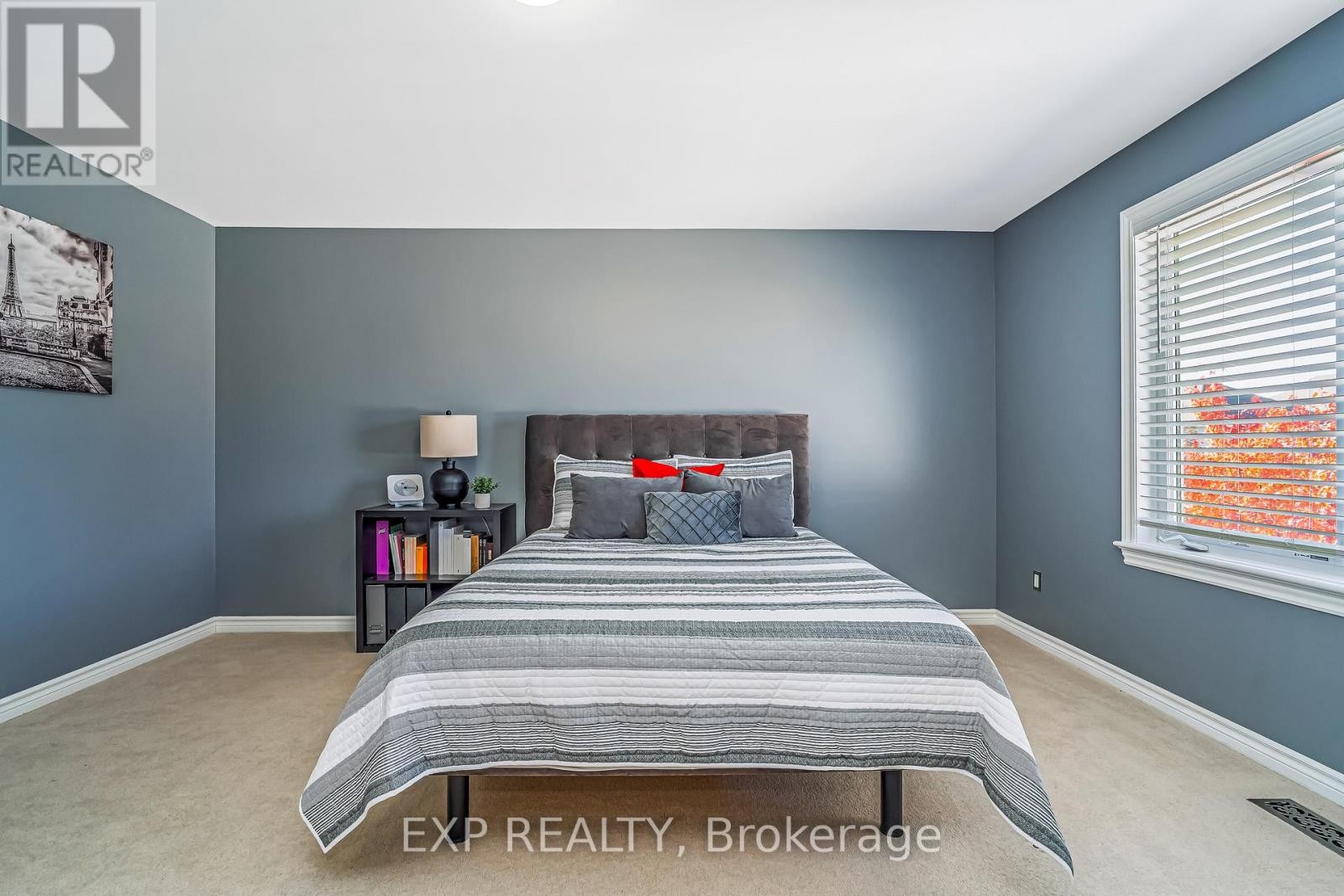 












327 DUNLIN RIDGE

,
Ottawa,




Ontario
K2J0E3

