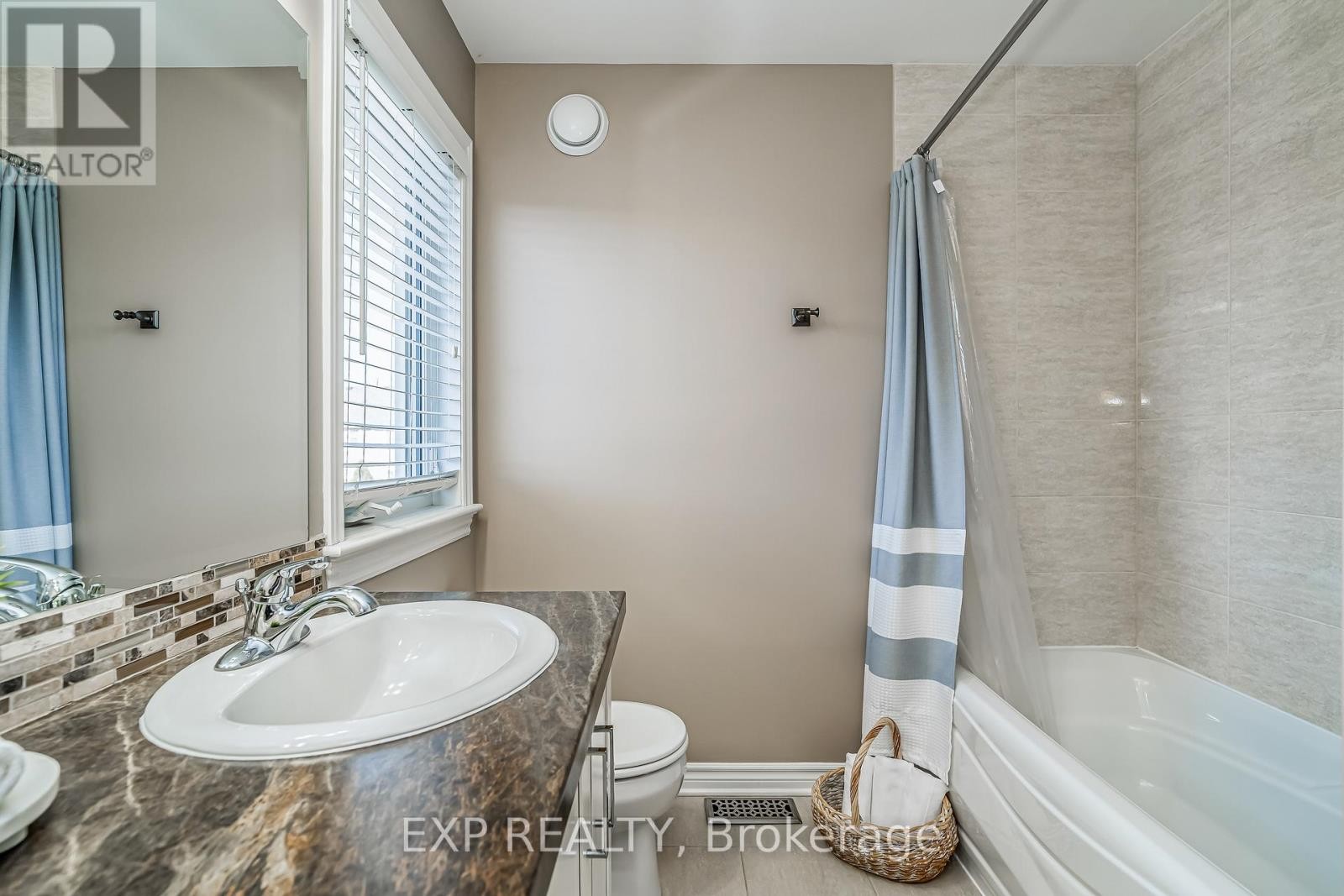 












327 DUNLIN RIDGE

,
Ottawa,




Ontario
K2J0E3

