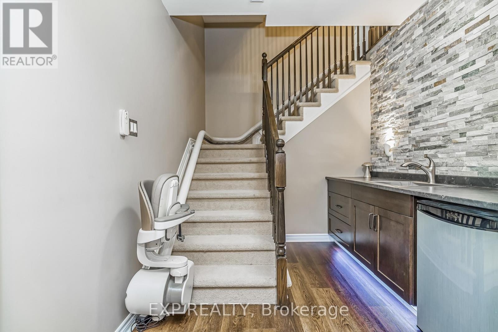 












327 DUNLIN RIDGE

,
Ottawa,




Ontario
K2J0E3

