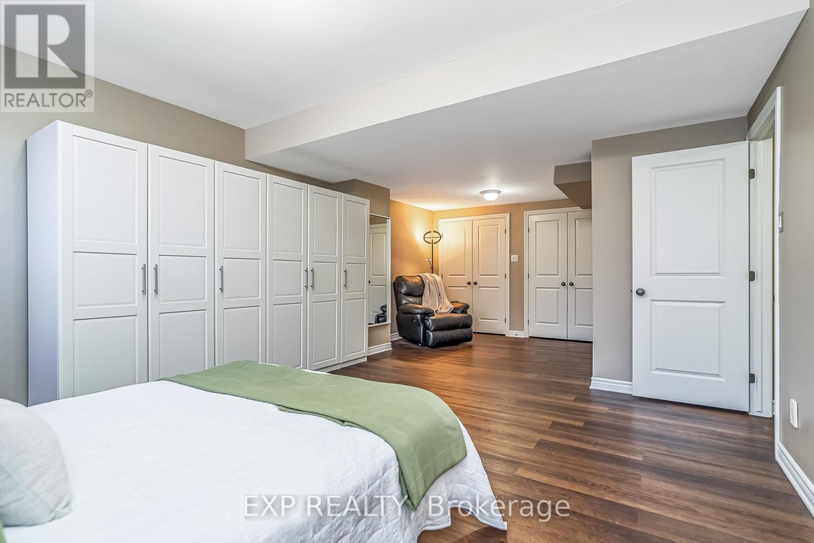 












327 DUNLIN RIDGE

,
Ottawa,




Ontario
K2J0E3

