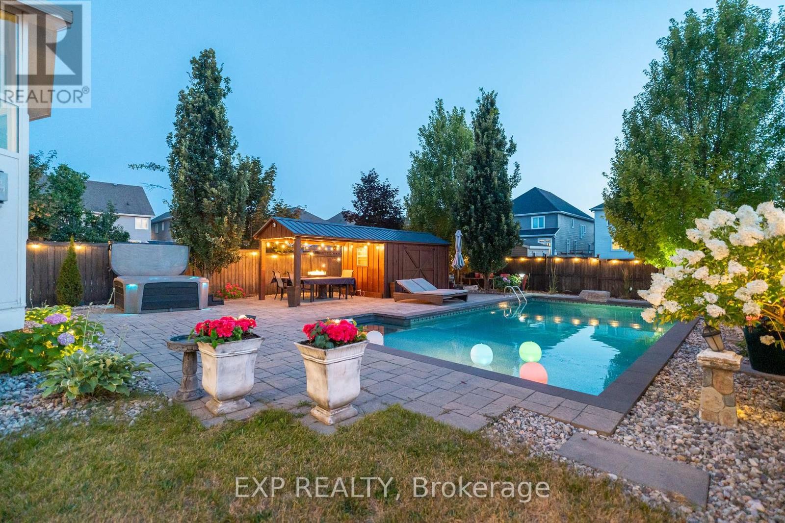 












327 DUNLIN RIDGE

,
Ottawa,




Ontario
K2J0E3

