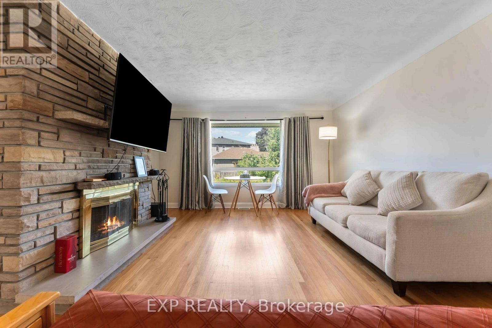 












506 VERNON AVENUE

,
Ottawa,




Ontario
K1K1A6

