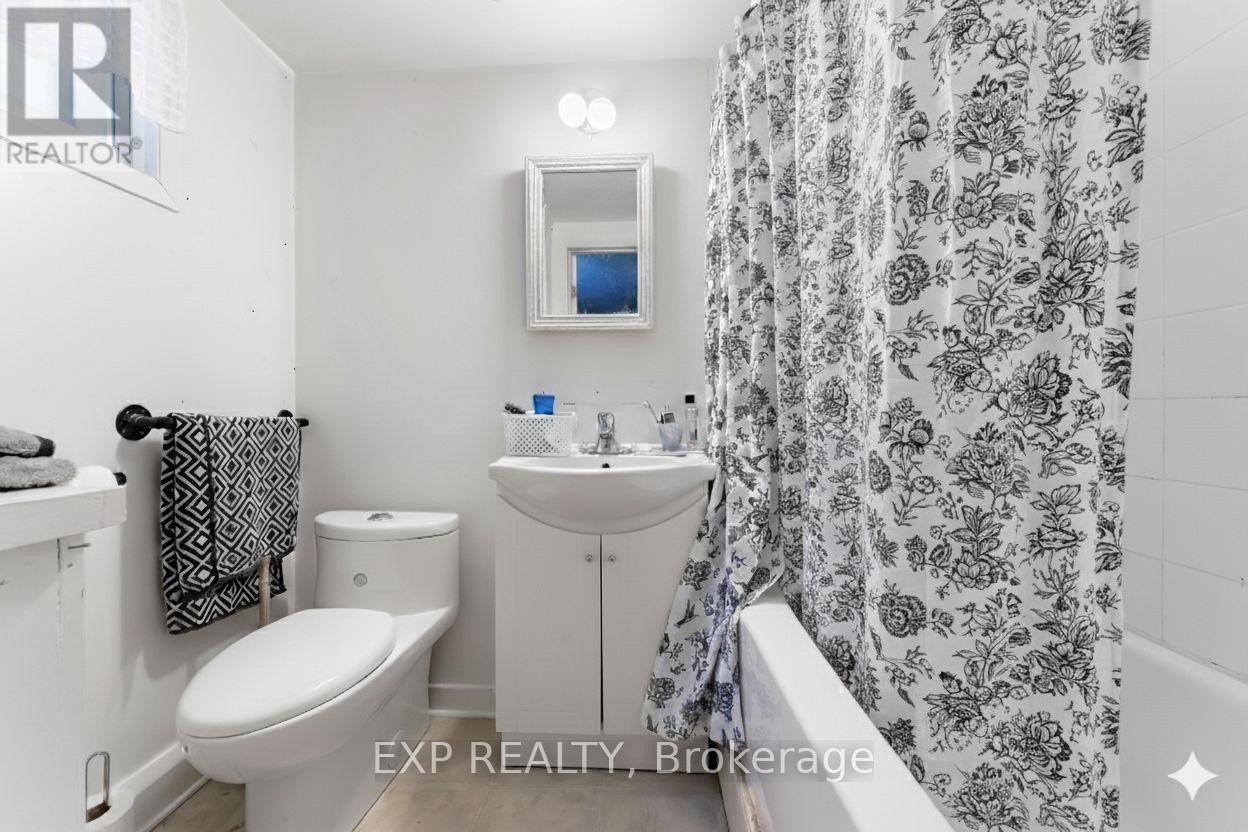 












506 VERNON AVENUE

,
Ottawa,




Ontario
K1K1A6

