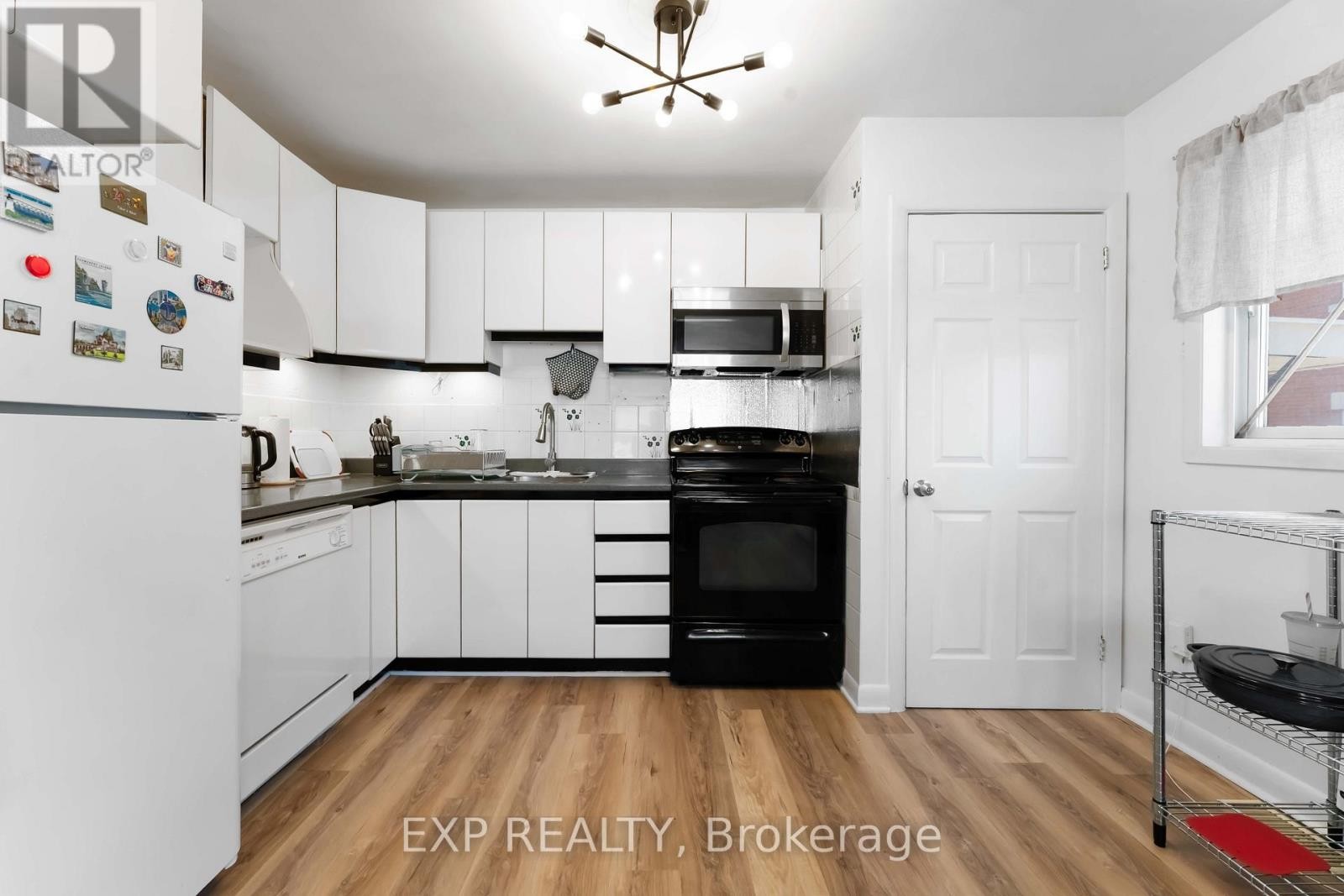 












506 VERNON AVENUE N

,
Ottawa,




Ontario
K1K1A6

