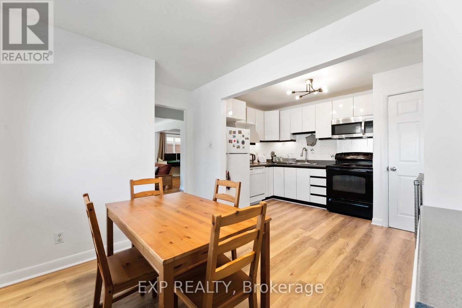 












506 VERNON AVENUE N

,
Ottawa,




Ontario
K1K1A6

