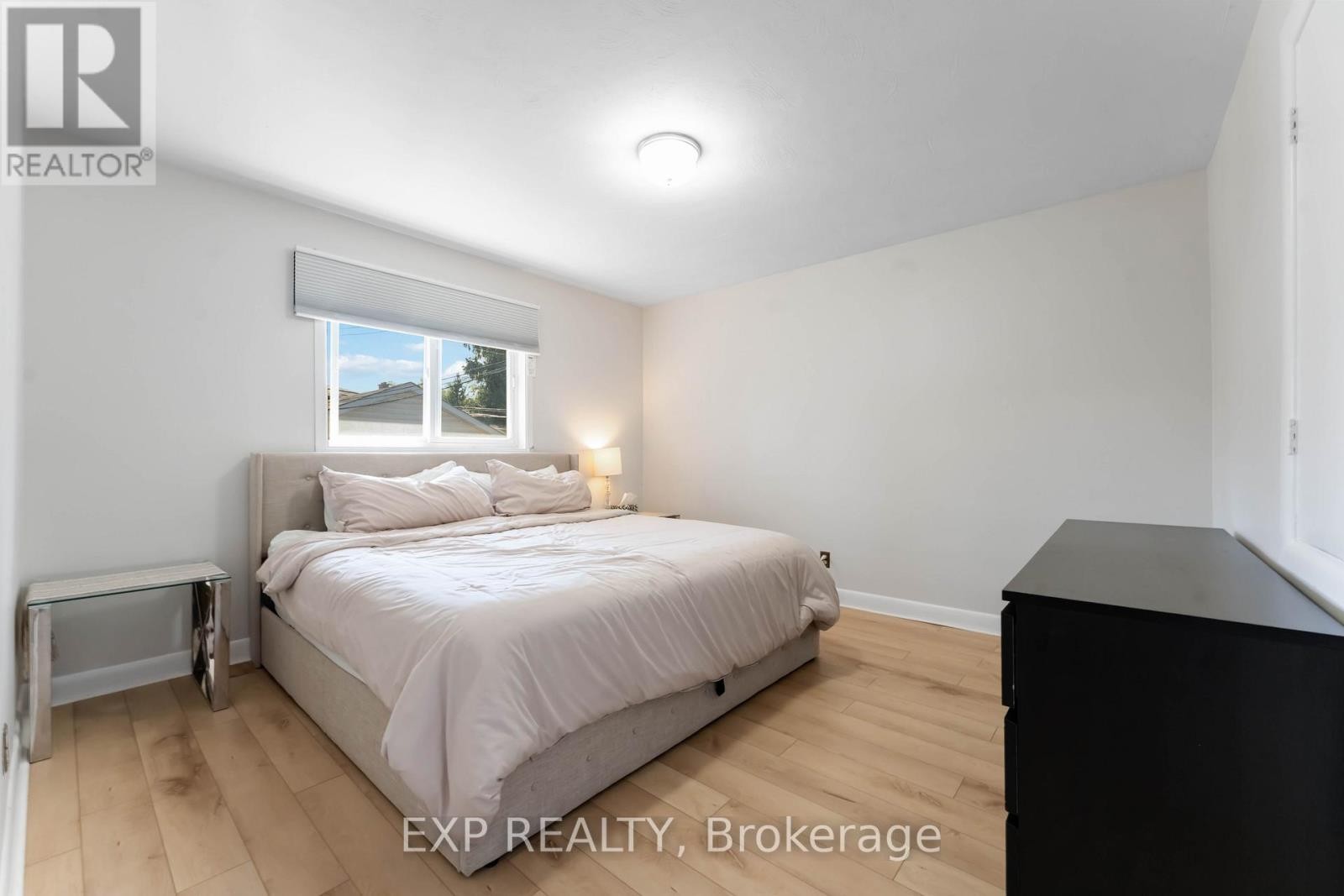 












506 VERNON AVENUE N

,
Ottawa,




Ontario
K1K1A6

