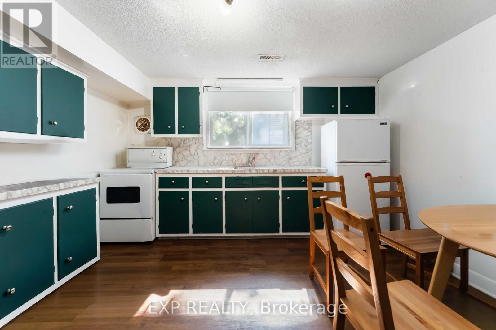 












506 VERNON AVENUE N

,
Ottawa,




Ontario
K1K1A6

