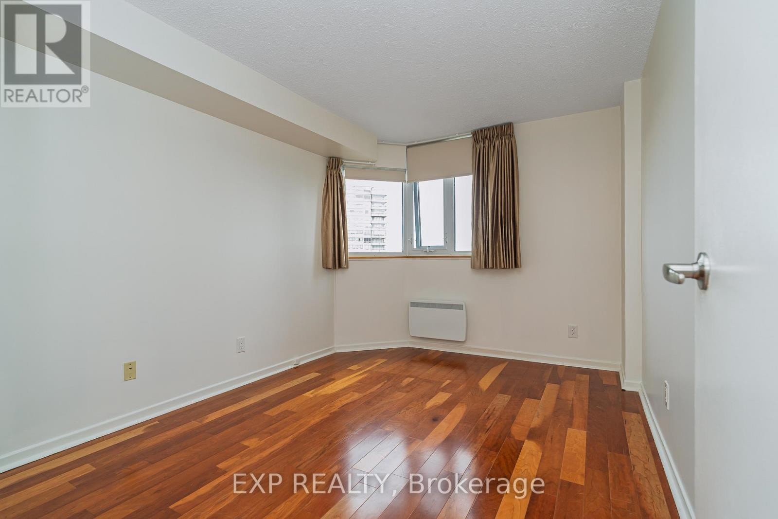 












2305 - 2305-1500 RIVERSIDE DRIVE

,
Ottawa,




Ontario
K1G4J4

