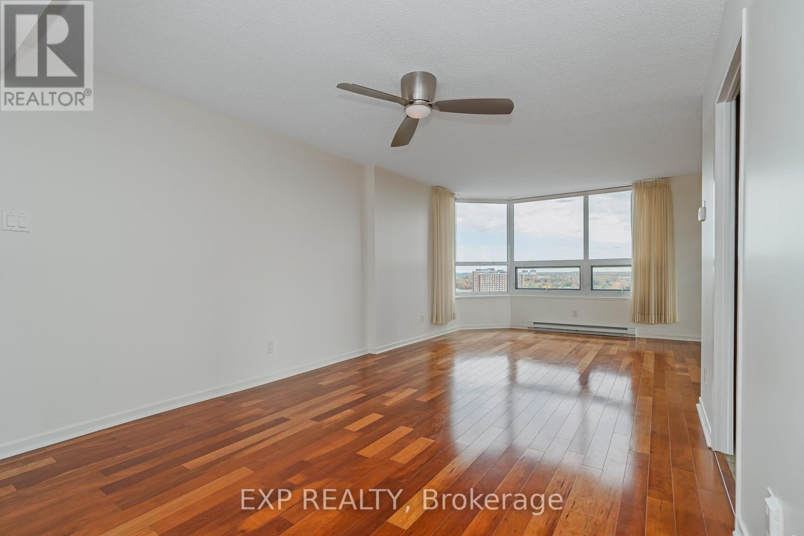 












2305 - 2305-1500 RIVERSIDE DRIVE

,
Ottawa,




Ontario
K1G4J4

