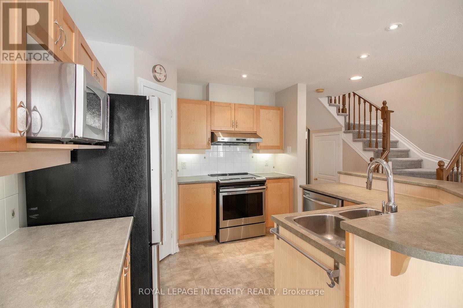 












2080 MELETTE CRESCENT

,
Ottawa,




Ontario
K4A4X2

