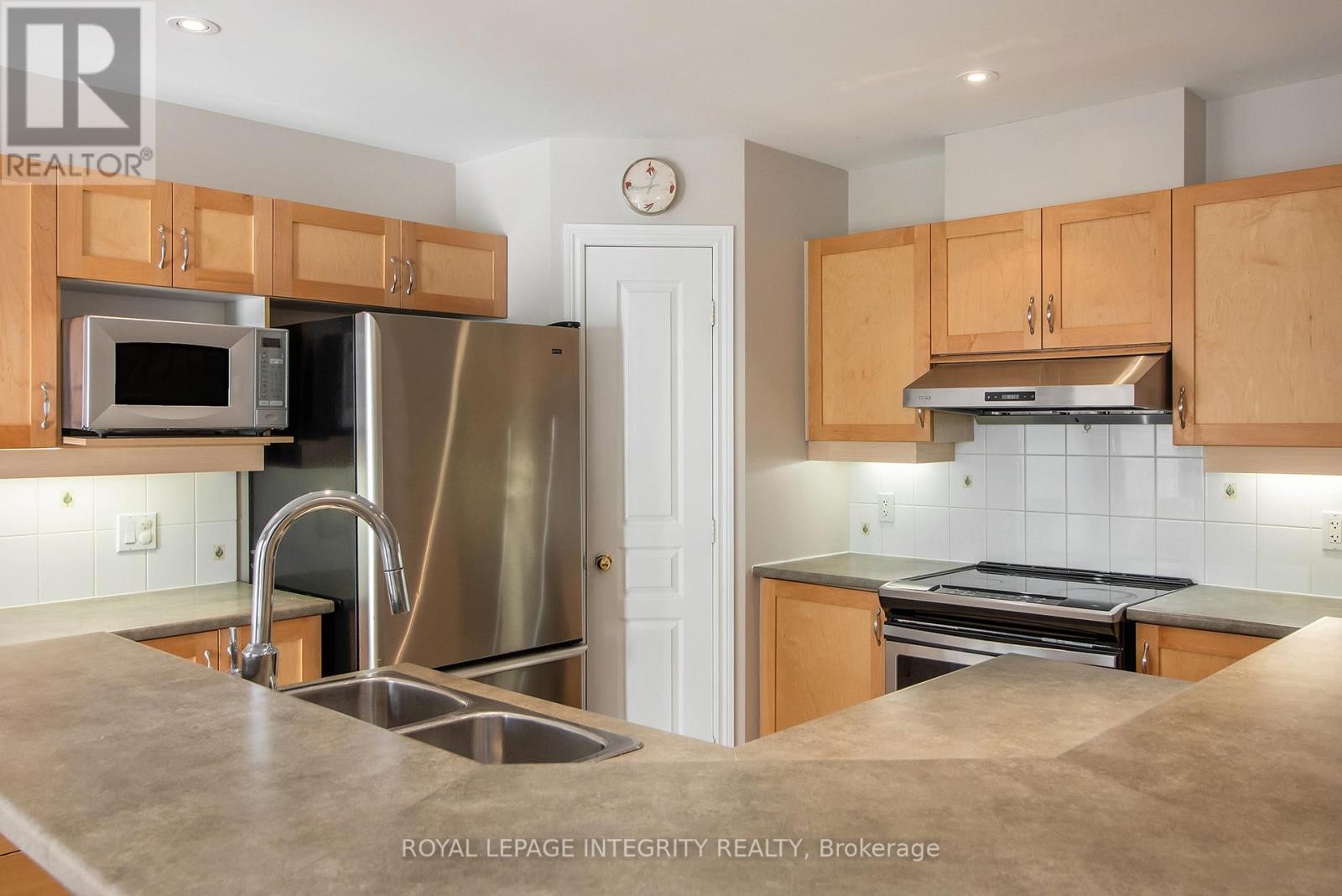 












2080 MELETTE CRESCENT

,
Ottawa,




Ontario
K4A4X2

