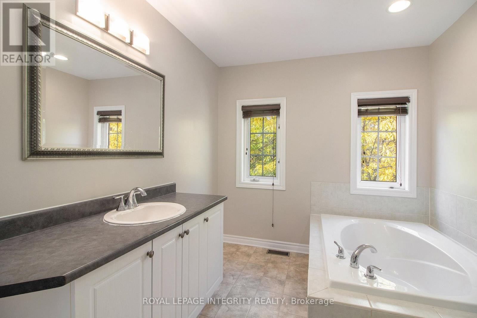 












2080 MELETTE CRESCENT

,
Ottawa,




Ontario
K4A4X2

