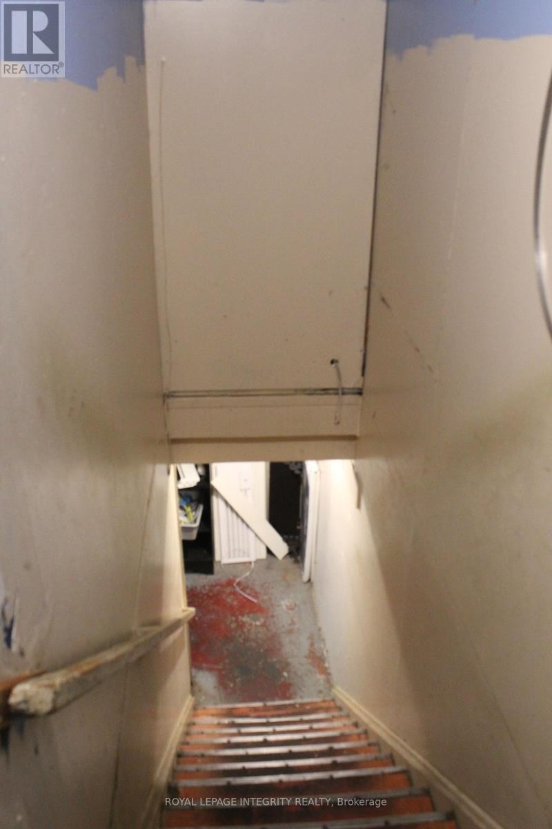 












1117 COBDEN ROAD

,
Ottawa,




Ontario
K2C2Z1

