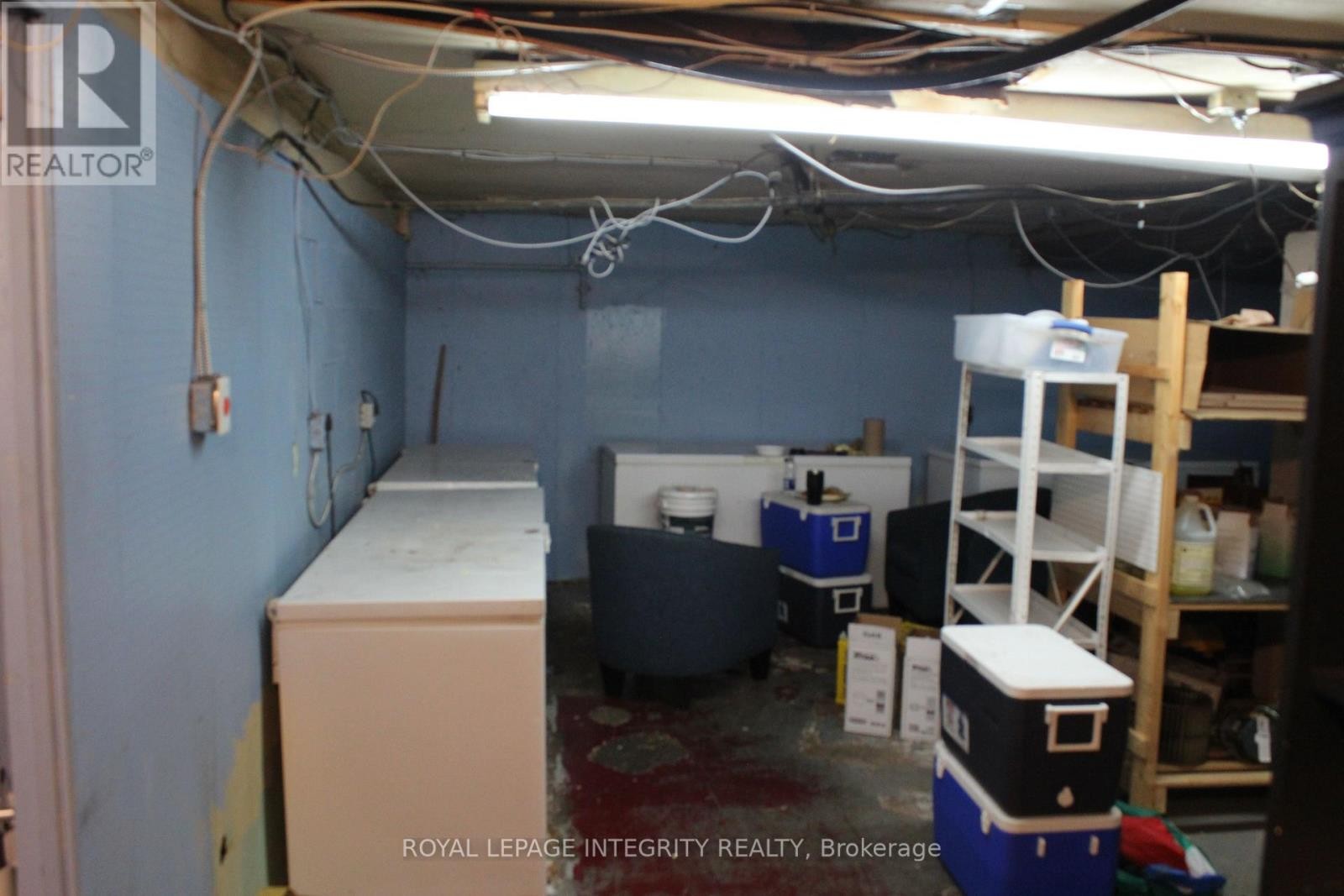 












1117 COBDEN ROAD

,
Ottawa,




Ontario
K2C2Z1

