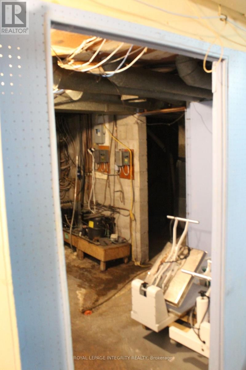 












1117 COBDEN ROAD

,
Ottawa,




Ontario
K2C2Z1

