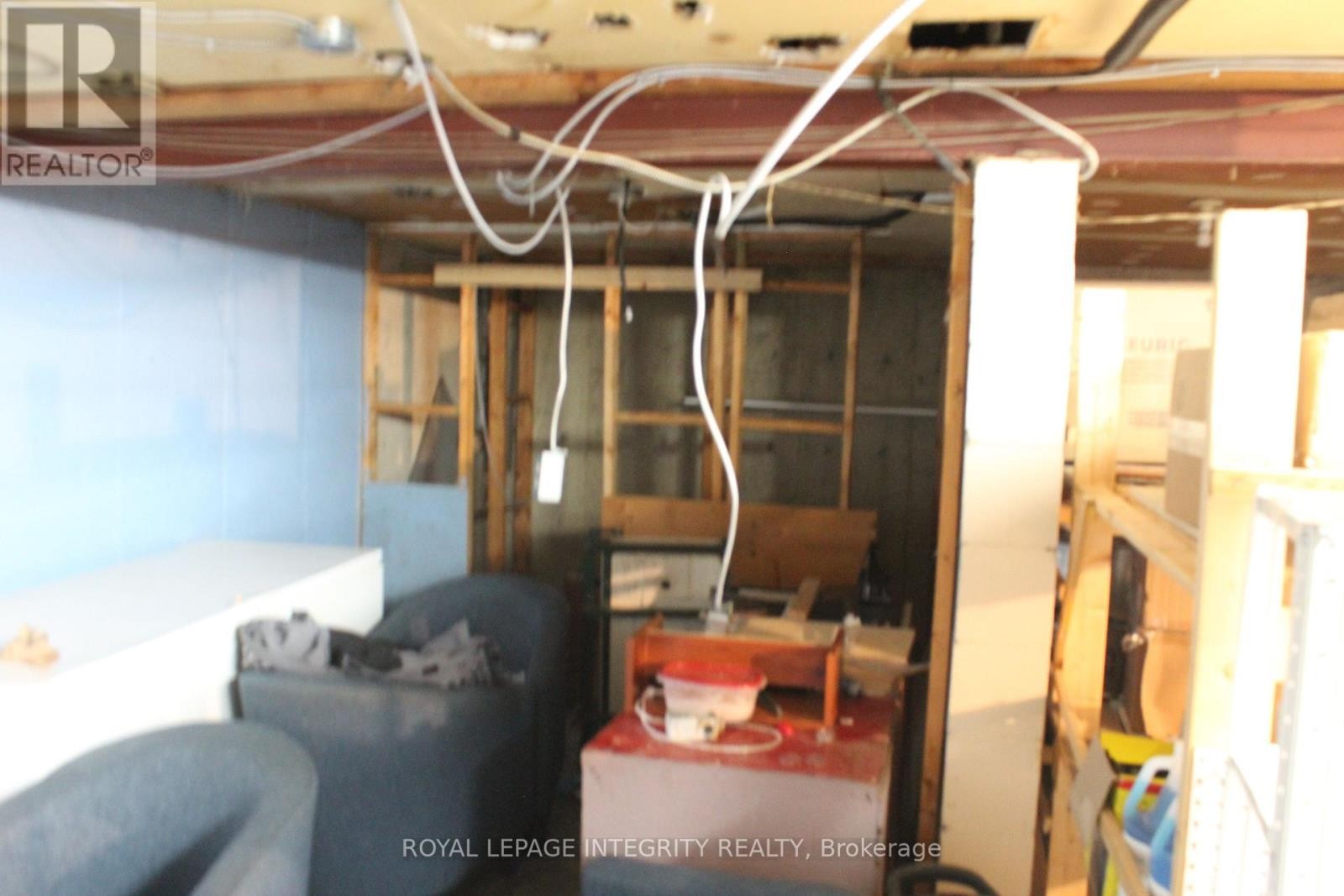 












1117 COBDEN ROAD

,
Ottawa,




Ontario
K2C2Z1

