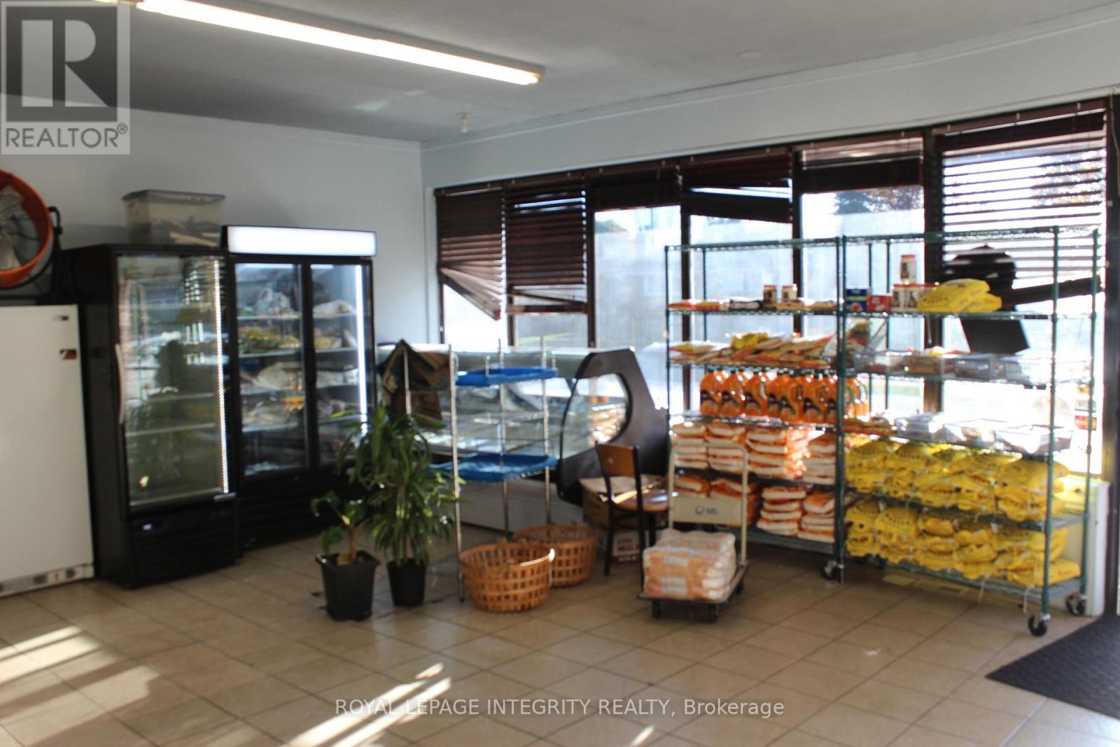 












1117 COBDEN ROAD

,
Ottawa,




Ontario
K2C2Z1

