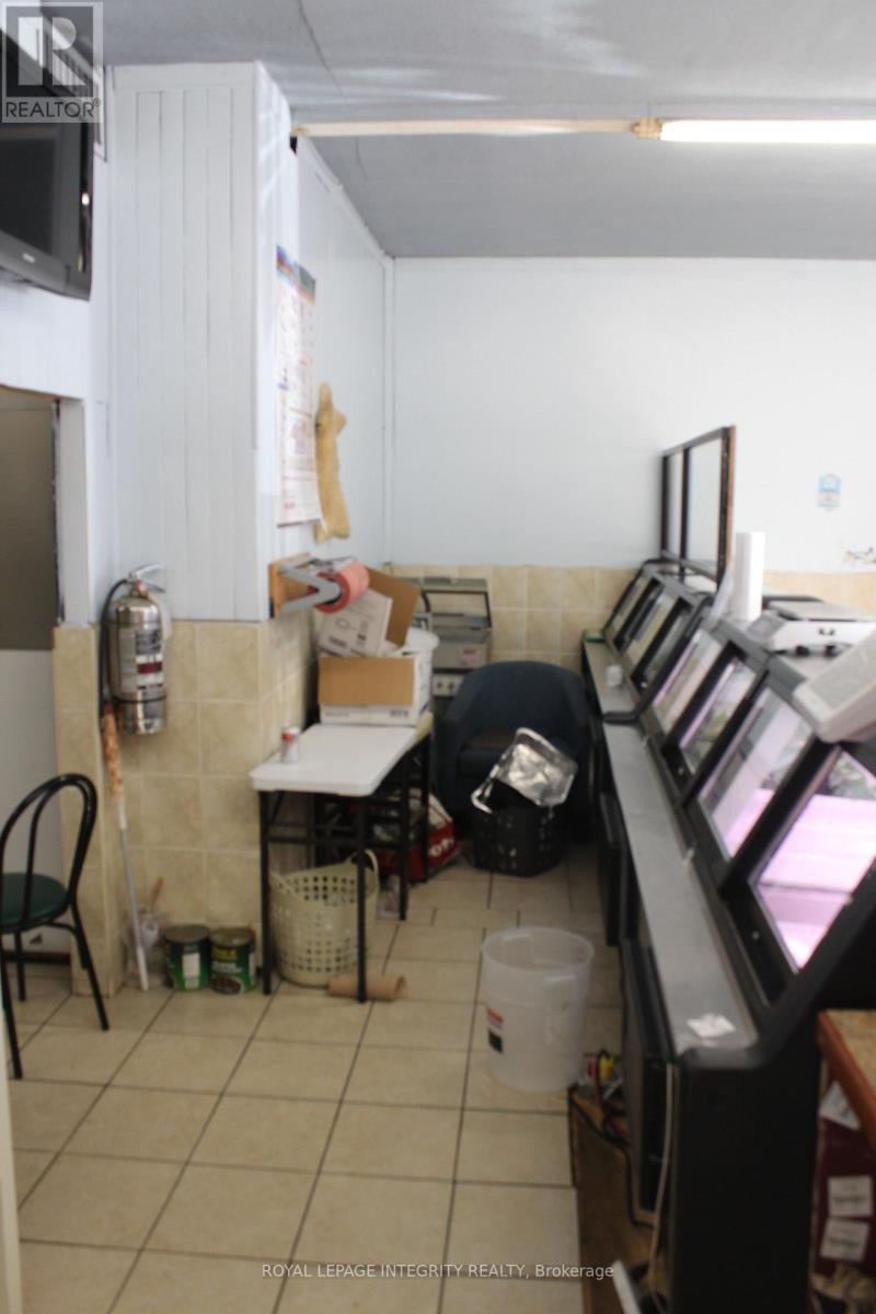 












1117 COBDEN ROAD

,
Ottawa,




Ontario
K2C2Z1

