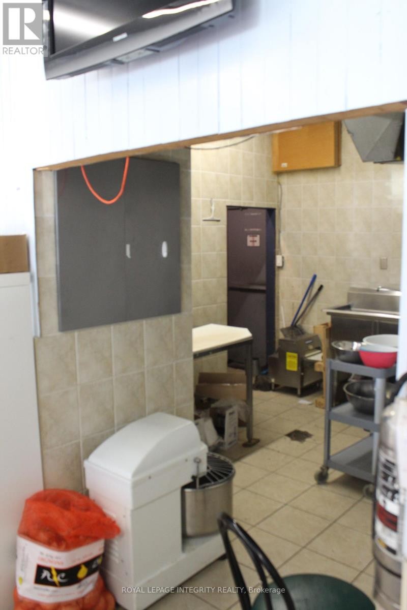 












1117 COBDEN ROAD

,
Ottawa,




Ontario
K2C2Z1

