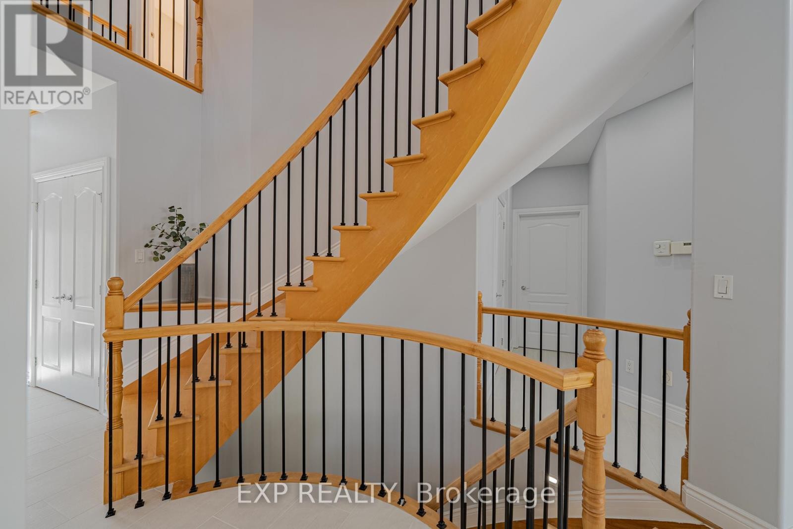 












15 WELLSMERE COURT

,
Ottawa,




Ontario
K2E8C2

