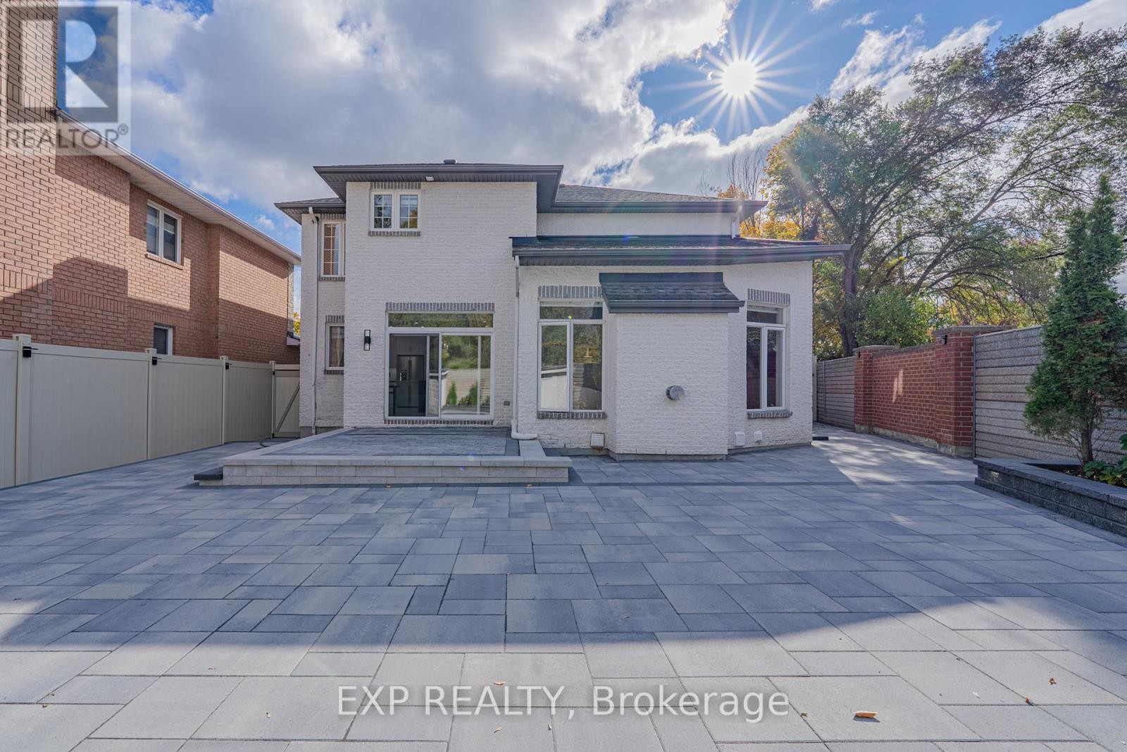 












15 WELLSMERE COURT

,
Ottawa,




Ontario
K2E8C2

