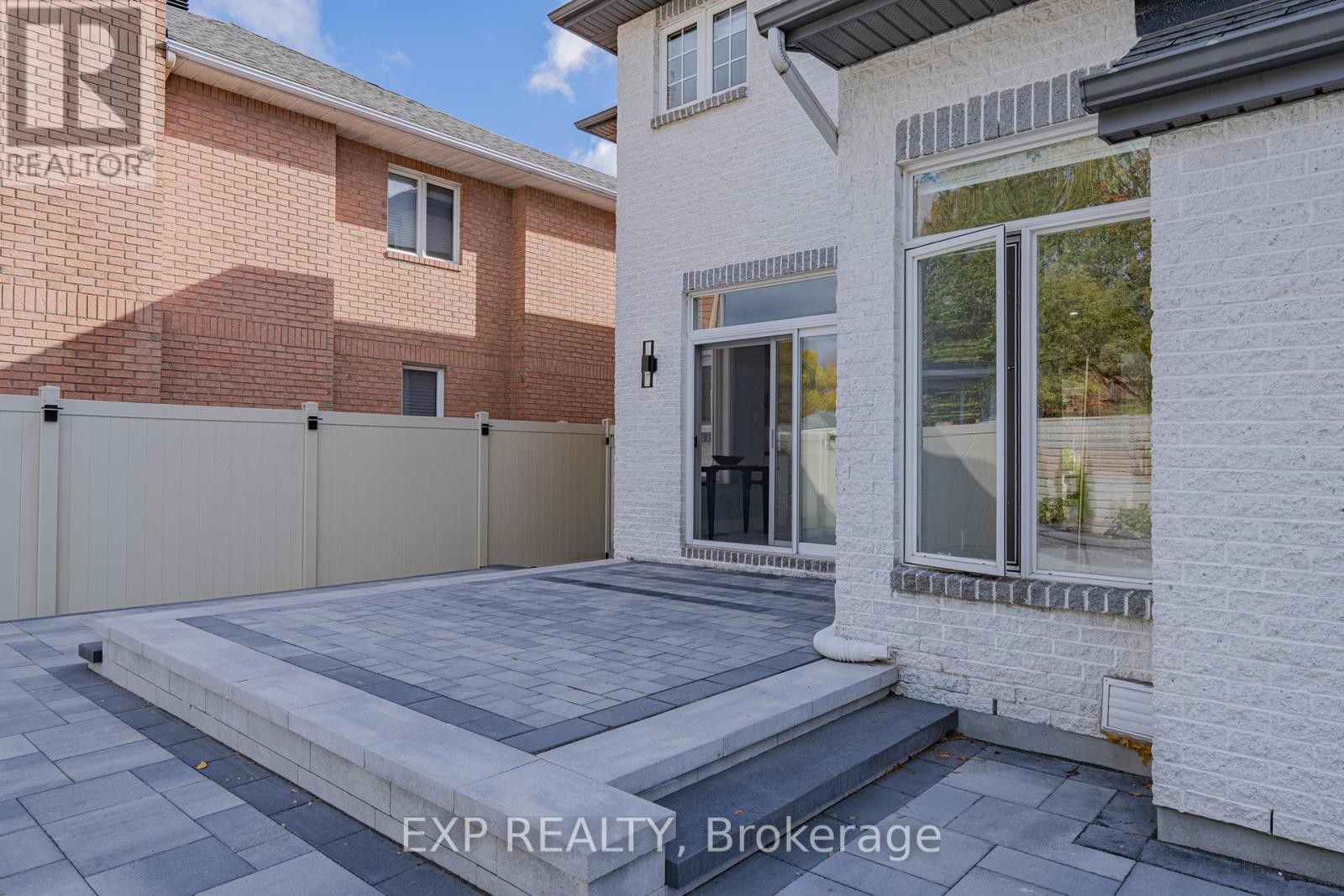 












15 WELLSMERE COURT

,
Ottawa,




Ontario
K2E8C2

