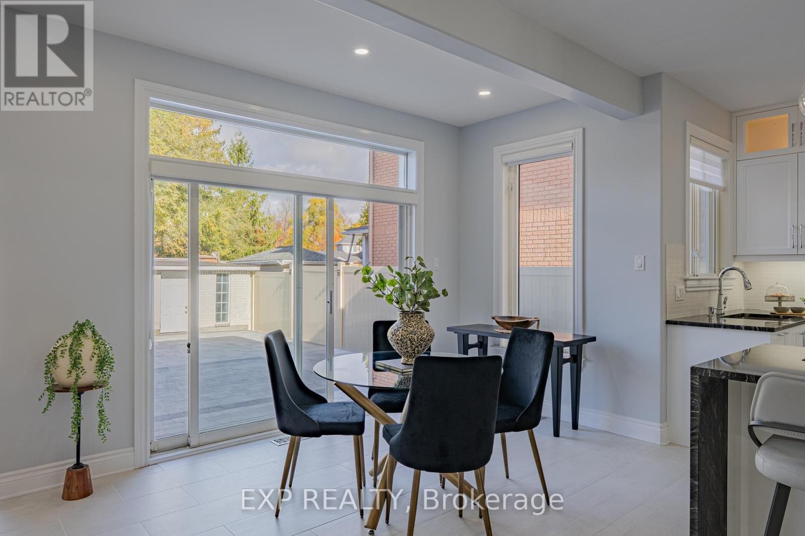 












15 WELLSMERE COURT

,
Ottawa,




Ontario
K2E8C2

