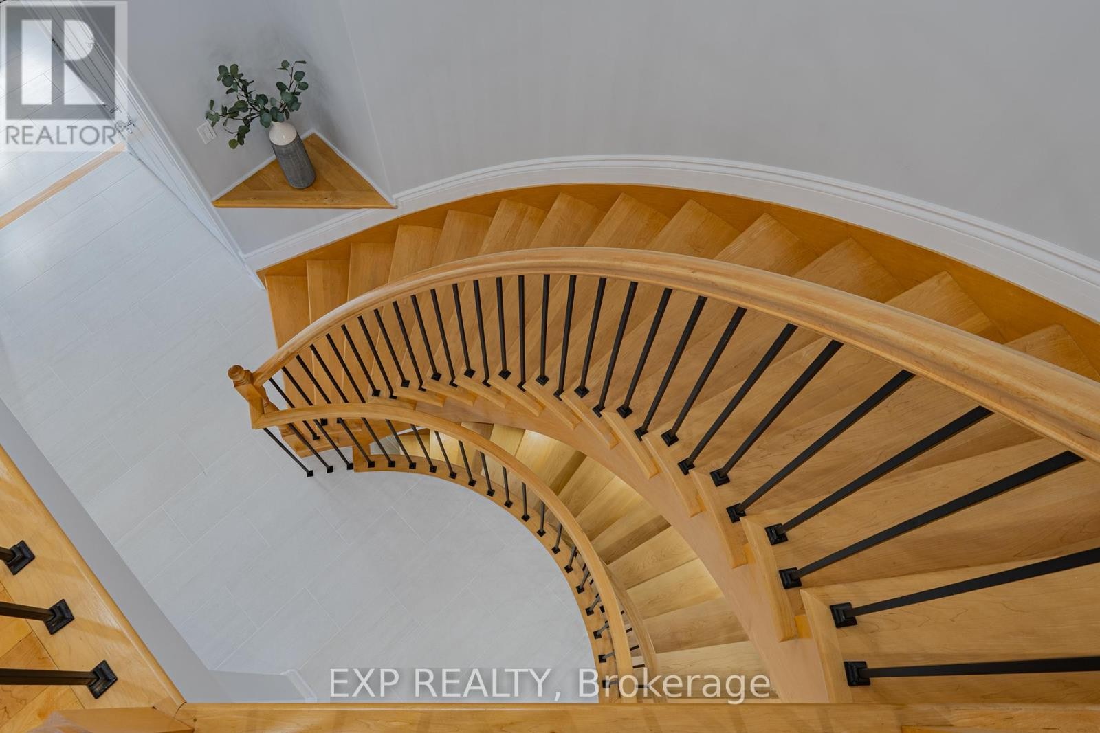 












15 WELLSMERE COURT

,
Ottawa,




Ontario
K2E8C2

