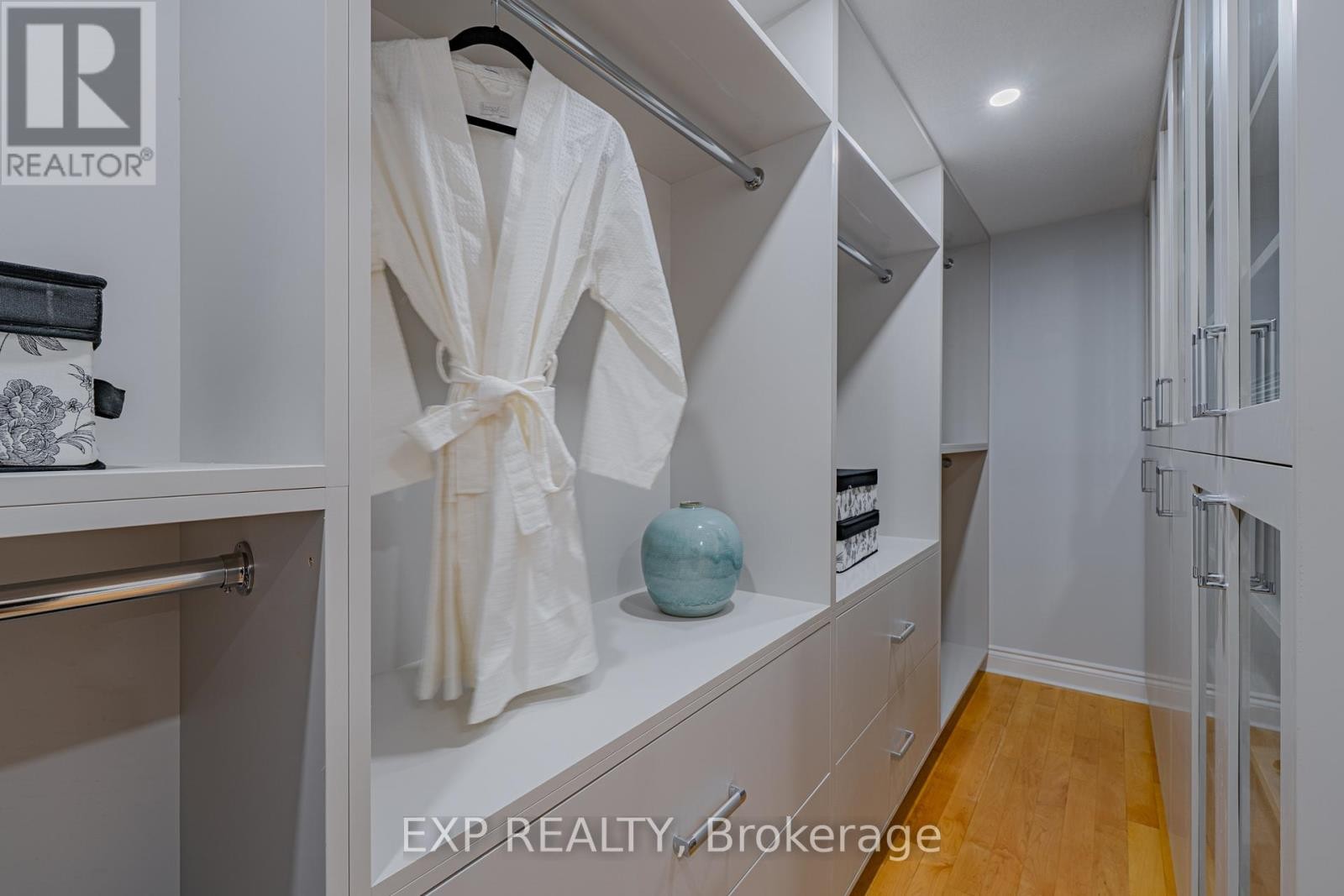 












15 WELLSMERE COURT

,
Ottawa,




Ontario
K2E8C2

