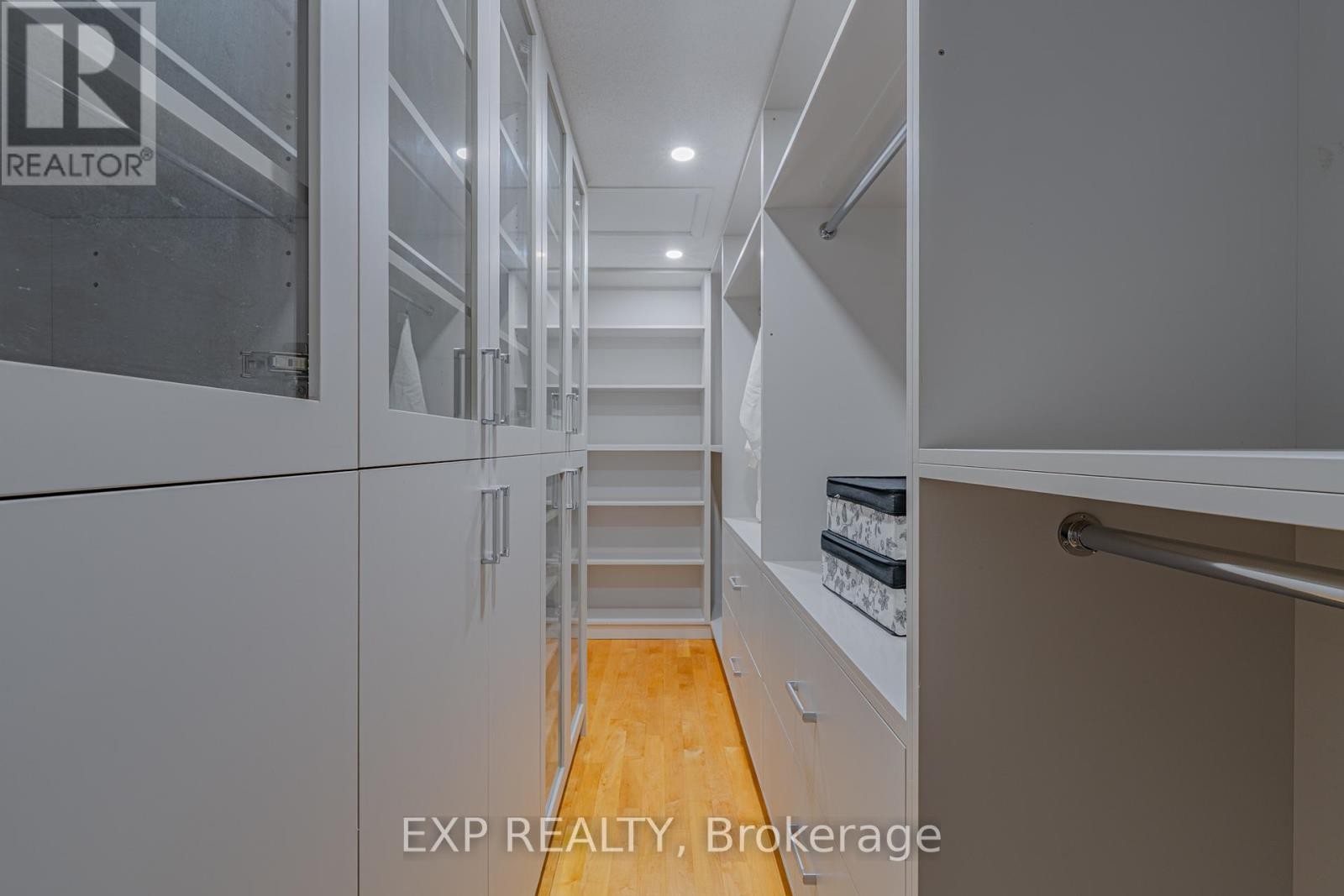 












15 WELLSMERE COURT

,
Ottawa,




Ontario
K2E8C2

