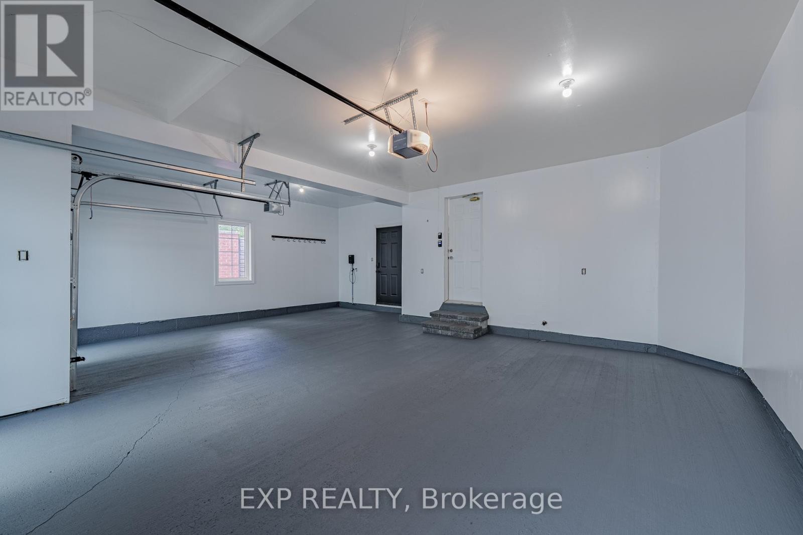 












15 WELLSMERE COURT

,
Ottawa,




Ontario
K2E8C2

