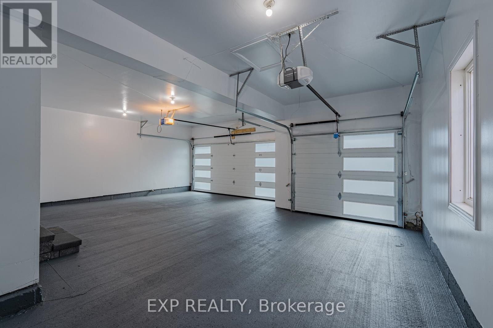 












15 WELLSMERE COURT

,
Ottawa,




Ontario
K2E8C2

